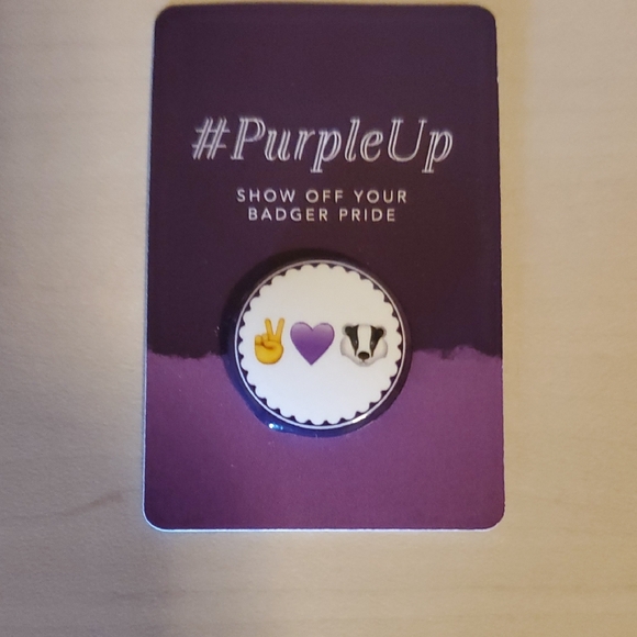 Unknown Jewelry - Peace Love Badgers Emoji Pin